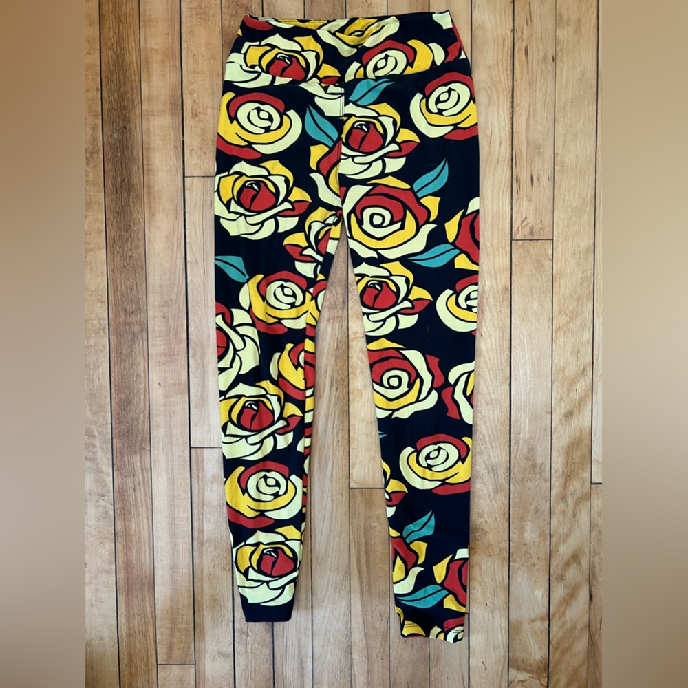 LULAROE Leggings OS Disney Beauty And The Beast Inspired Roses Yellow And Red